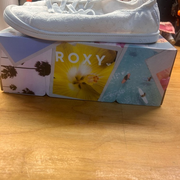 NEW Roxy ‘Rory’ Canvas Shoes - 10 - Picture 4 of 6